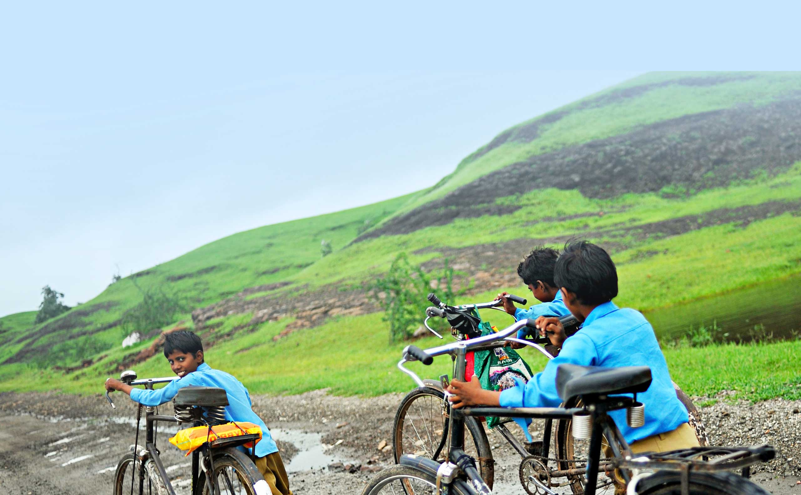 Enfants indiens sur le chemin de l'école